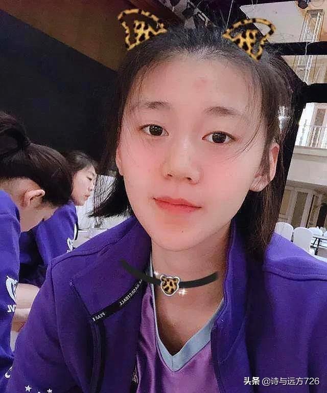 天津女排夺冠的主力阵容是主攻王艺竹,韩玥,副攻李雅楠,袁语茉,接应