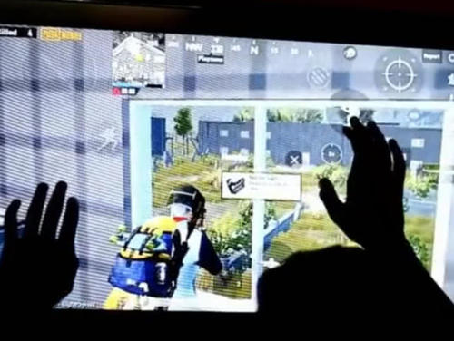 刺激战场：全球首位10指玩家诞生，压枪稳的堪比外挂没人能学会