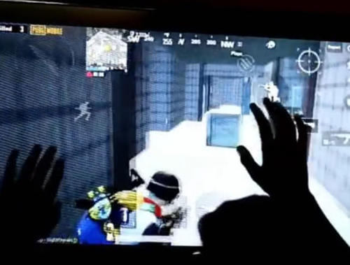 刺激战场：全球首位10指玩家诞生，压枪稳的堪比外挂没人能学会