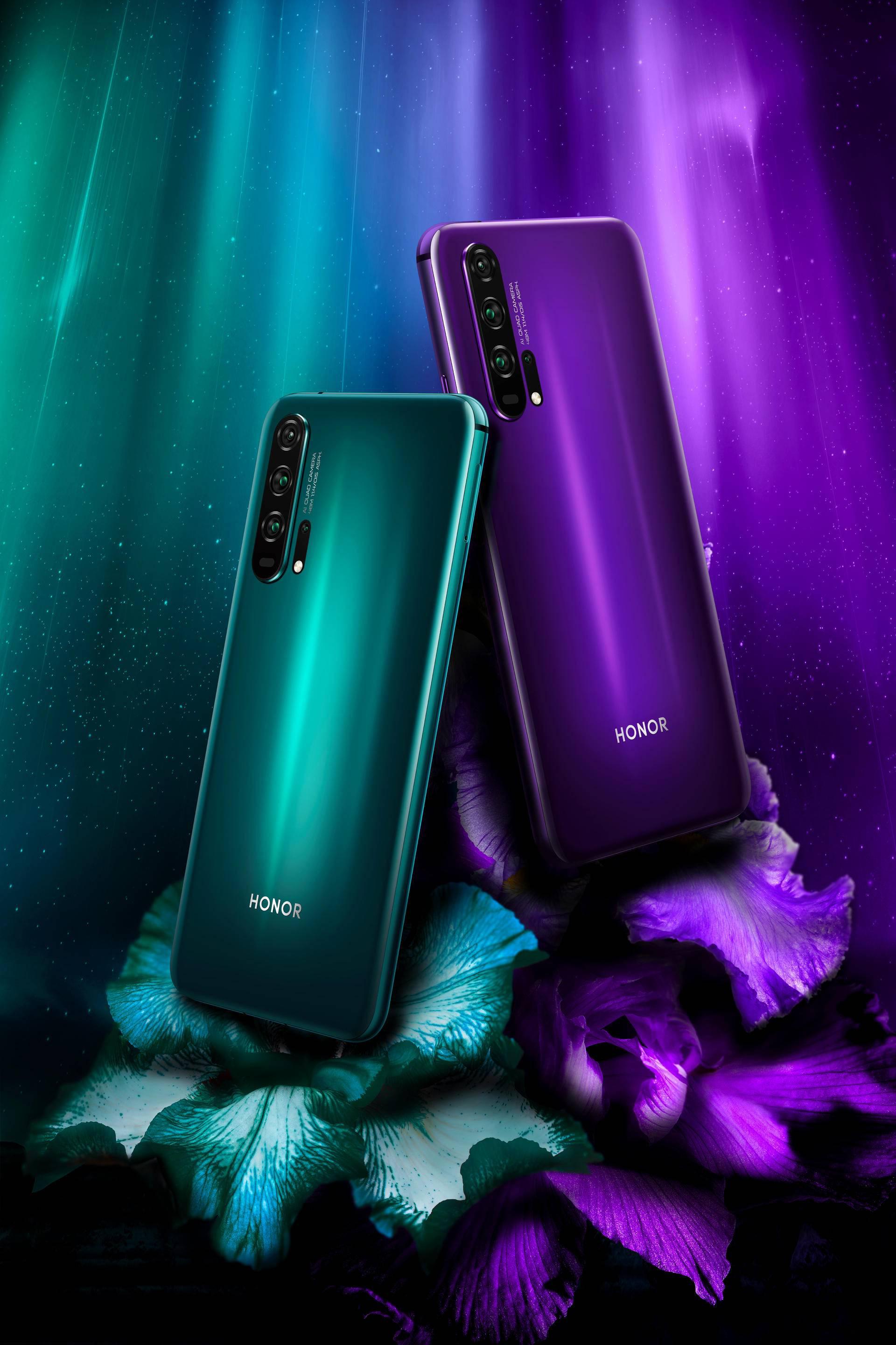 其中,荣耀20 pro的蓝水翡翠和幻夜星河采用了全新的工艺,机身由玻璃层