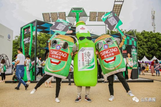 新晋网红青岛纯生化身草莓音乐节时尚鲜生