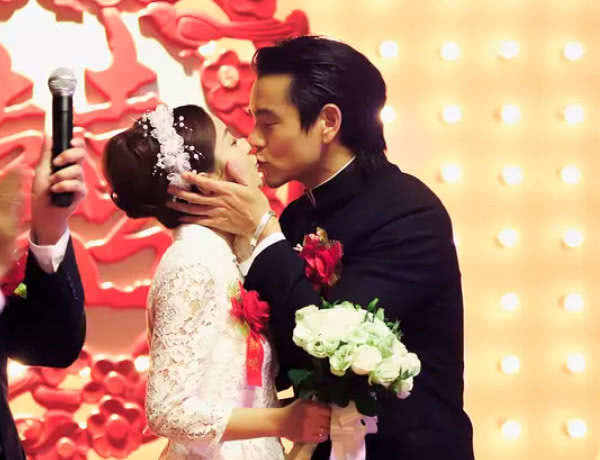 然后来说第二位关智斌,这部剧的名字叫《追鱼传奇》,在剧中赵丽颖饰演