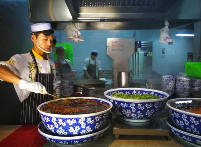 兰州,牛肉面的故乡,兰州人吃牛肉面吃上了瘾,正宗又地道