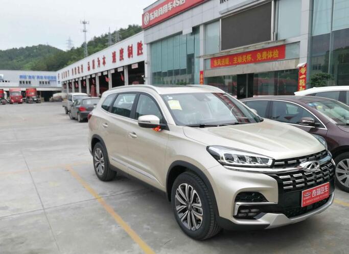 19款奇瑞瑞虎8实拍,罕见大漠金色车身,网友:颜色太漂亮了