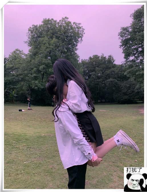 毛宸宸双手托举杨清柠小不点的鞋太抢镜真人版谢大脚