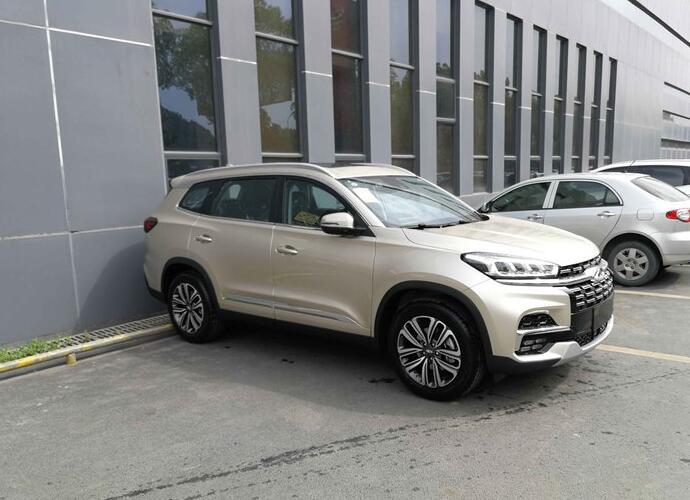 19款奇瑞瑞虎8实拍,罕见大漠金色车身,网友:颜色太漂亮了