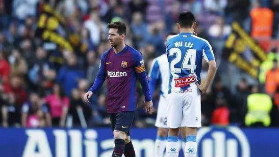 武磊梅西擦肩而过武磊怀抱女儿武磊3球1助攻都成经典瞬间