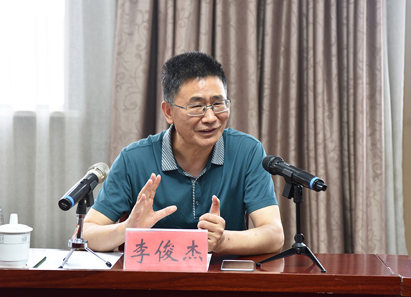 北京大学教授李俊杰一行调研遂平广华集团万亩蛋白桑田
