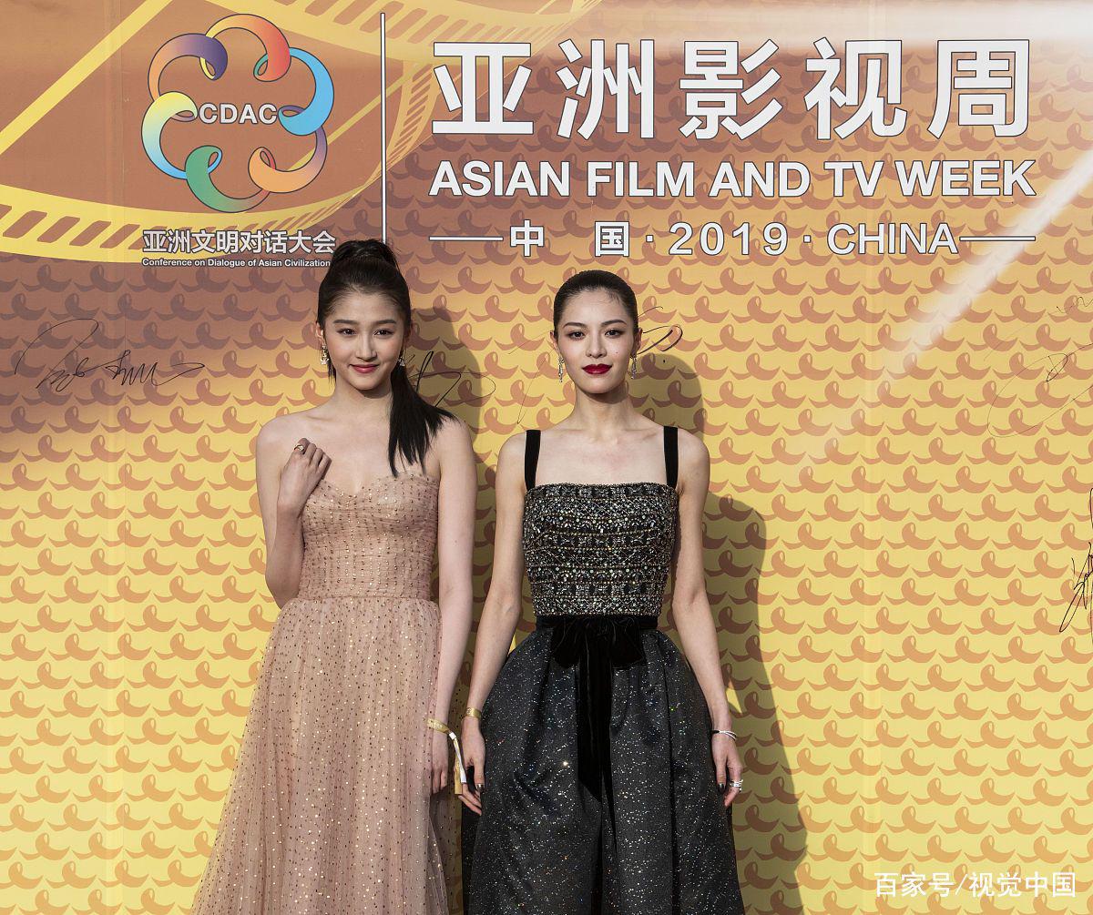 关晓彤范宁同台比美,赢在颜值输了气质,却都不如章子怡气场强大