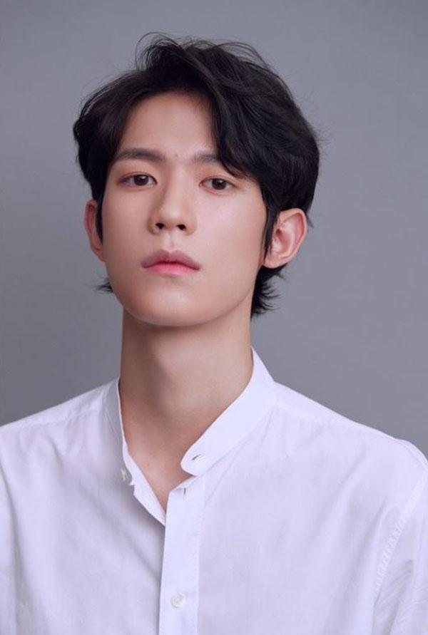 韩国娱乐公司yg官宣,首位中国籍艺人王一钧正式出道,blackpink,winner