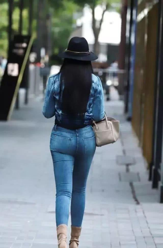 苗条好看的牛仔裤美女,背影真的迷人!