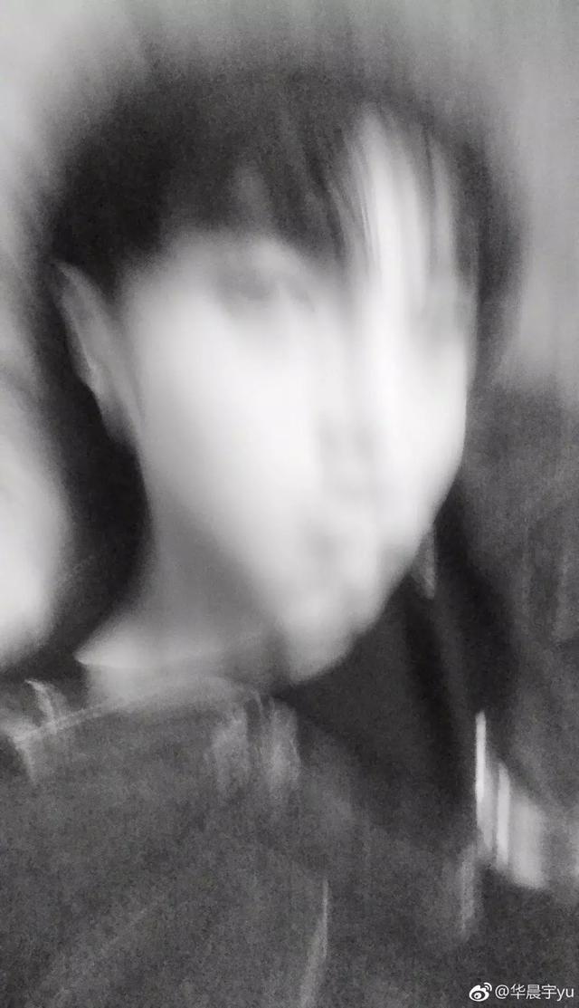 胡歌po图画风清奇!这些男明星的自拍堪比毁容