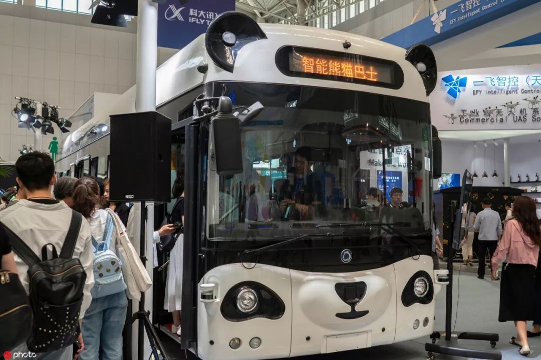 已经投入试运行的无人驾驶公交车——熊猫智能巴士(东方ic)