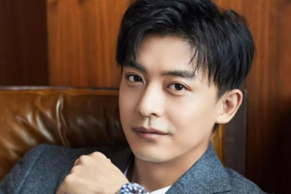 他翻拍还珠演尔康,却娶"小燕子"为妻,今32岁把妻儿宠上天