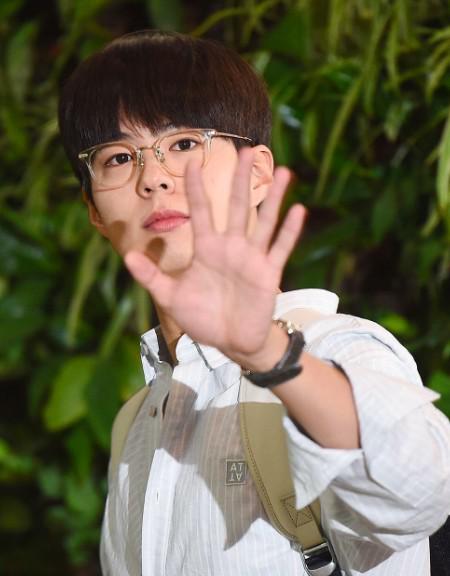 崔泽回来了朴宝剑戴眼镜加上圆圆头的新造型超萌