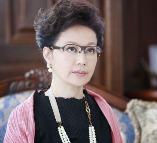 知名导演为她抛弃10年结发夫妻,婚后19年被弃,63岁无人识|邬倩倩