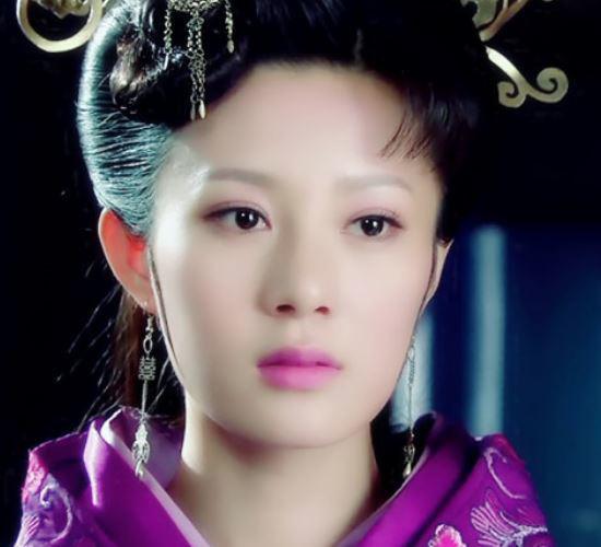 大家通常会给她们一个"小三"的标签,而这些小三无论是因为什么原因