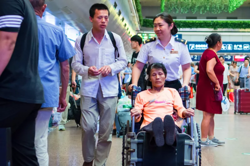 新时代·铁路榜样 王琳娜:在候车室奔跑的追梦人