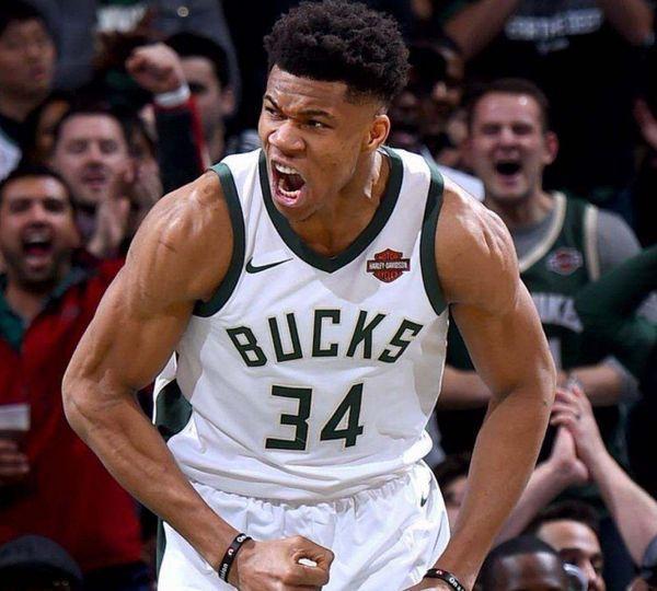 2,扬尼斯-阿德托昆博:刚进联盟之时的字母哥身材瘦小没什么肌肉,而