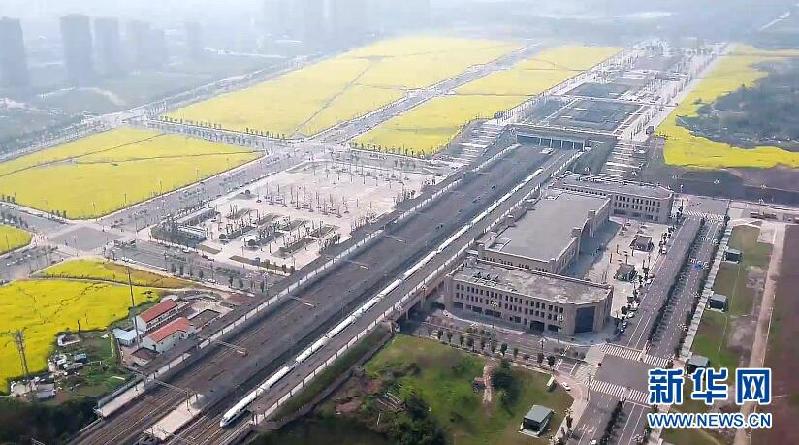 重庆两江新区龙盛片区的复盛高铁站.新华网 向进 摄