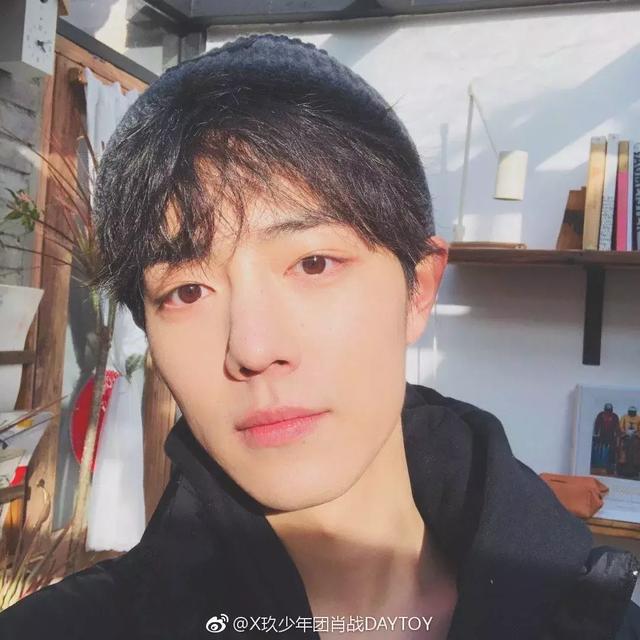 胡歌po图画风清奇!这些男明星的自拍堪比毁容