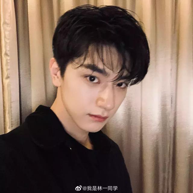 胡歌po图画风清奇!这些男明星的自拍堪比毁容