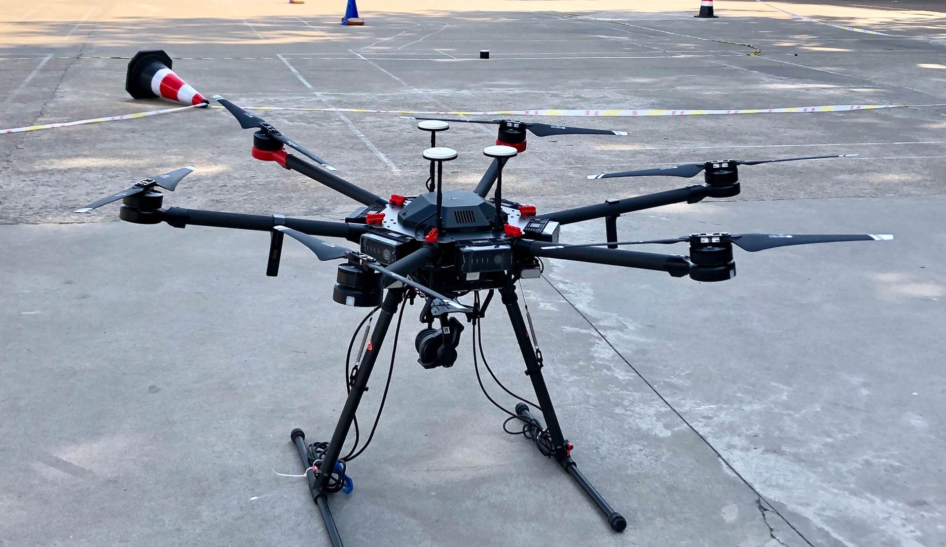 无人机模拟送货!南京机电的1000件创客作品齐亮相