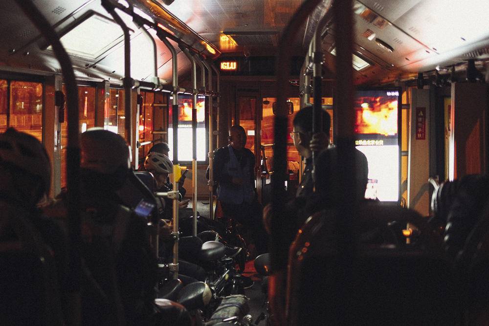 收工回家,路上如果有新的单就再接一个0:531:00 am "您等哪趟夜班车?