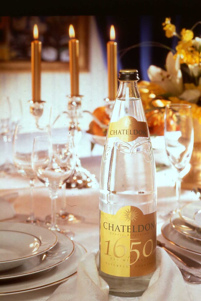 路易十四专门雇佣了一群取水官负责把水送到凡尔赛宫,被称为"矿泉水中