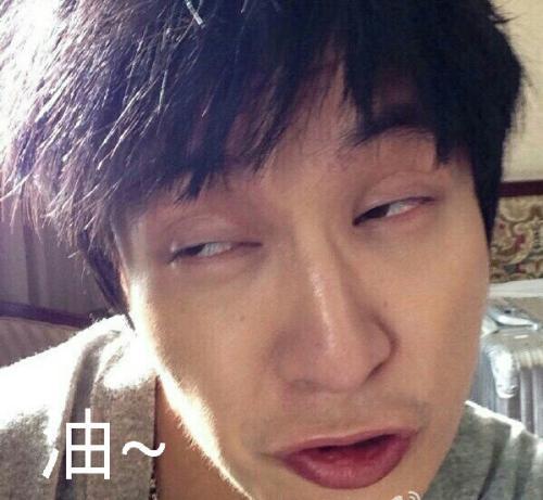 接地气到没眼看,反而还收获了更多的粉丝,毕竟不是真丑还显得分外可爱