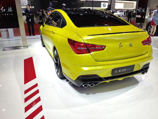 红旗h5 运动版,战斗气息十足!双边双出4排气显得十分运动!