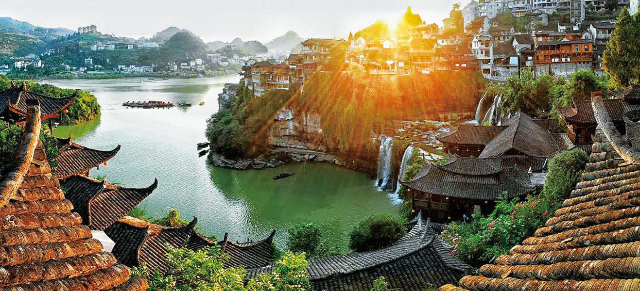 与龙山里耶镇,泸溪浦市镇,花垣茶峒镇并称湘西四大名镇,又有酉阳雄镇