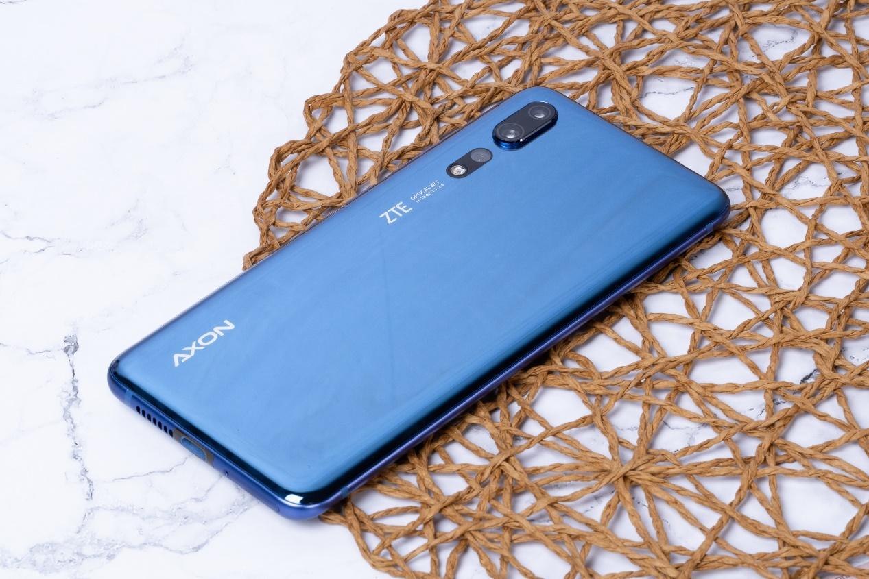 塞满硬核的曲面旗舰中兴天机axon10pro体验