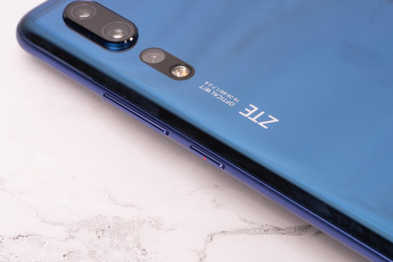 塞满硬核的曲面旗舰中兴天机axon10pro体验