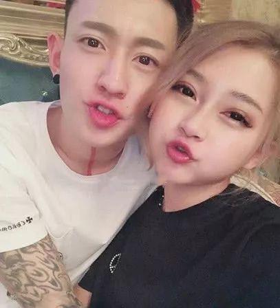 快手第一帅哥恋爱!女友背景实力曝光,刘一手:背后有3人受益!