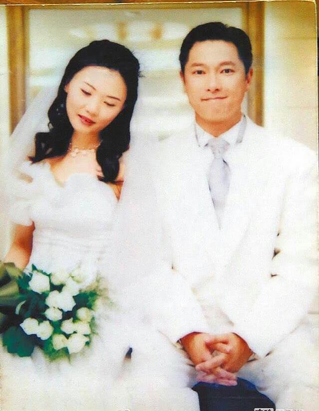 "悲情男主"谢祖武圈外老婆罕见曝光,肤白貌美不输女明星