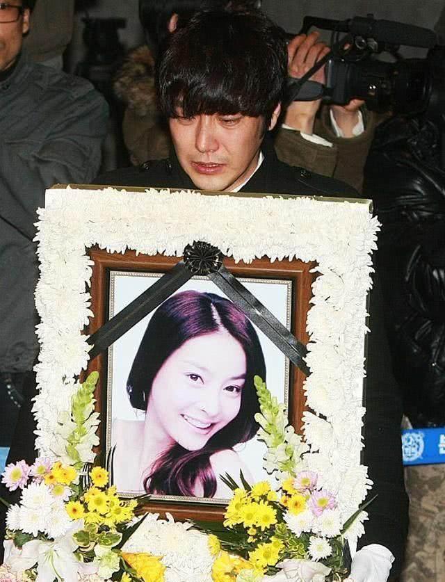 前男友藏10年后公开张紫妍自杀前状态,指控尹智吴闺蜜身份作假