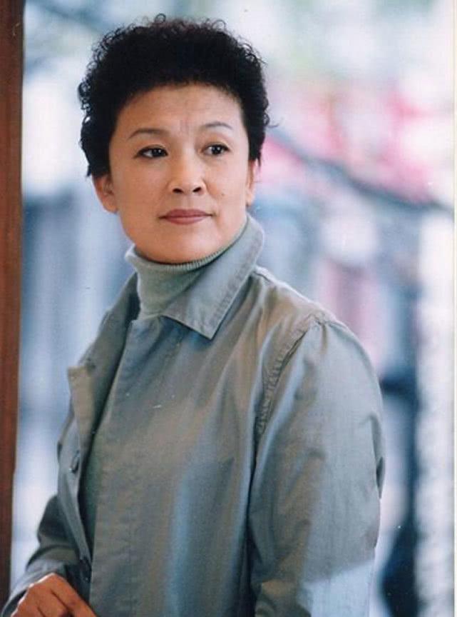 结婚41年,60岁当奶奶的年龄才当妈,今10岁女儿很讨人喜欢