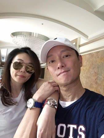 正文  前段时间,谢祖武在某社交网上晒出与老婆江婷琳的合影.