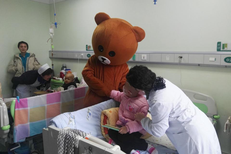 重病女童病房想爷爷不知爷爷已去世爷爷遗愿别告诉孩子