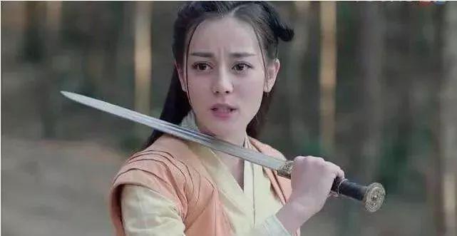 明星饰演拔剑自刎的古装女子,若能救一位,你最想救谁?