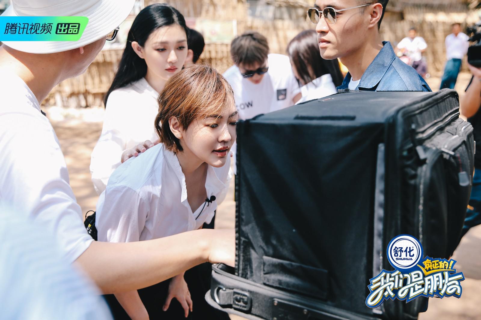 《我们是真正的朋友》小s什么都爱比遭亲姐吐槽"欠揍"