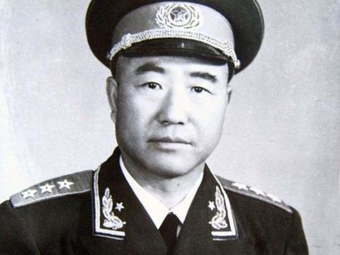他奉老蒋之命监视傅作义,后随傅作义起义,因抗战贡献授衔上将|吴化文|董其武|傅作义_新浪新闻