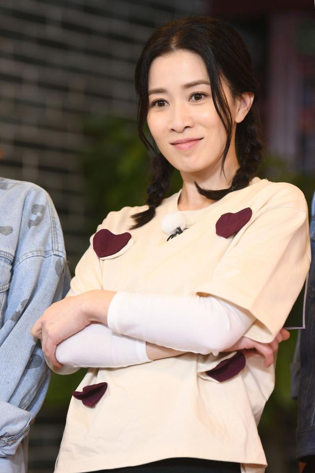 的气质上很强,在穿搭上也比较清爽,给人的感觉上 不就是活力感很强了