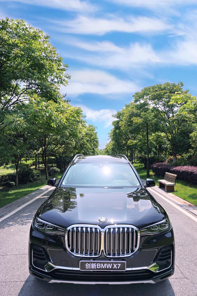 售价100万起步的宝马x7到底有哪些吸引人的地方
