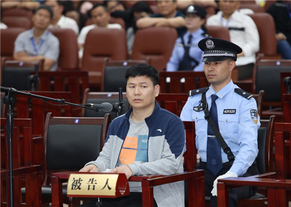 鄂州周闯等38名涉黑团伙全部当庭悔罪