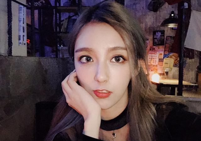 lol:女神rita"黑历史"被网友挖出,照片曝光后形象尽毁!