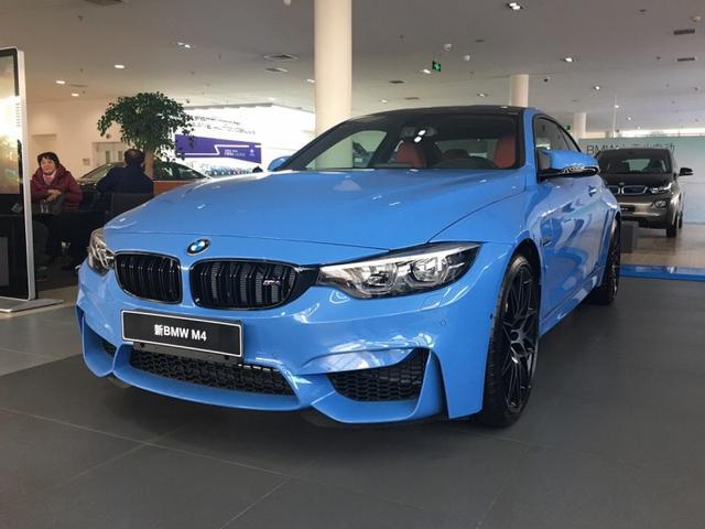 宝马m4,阿布扎比蓝色的外观,售价97万