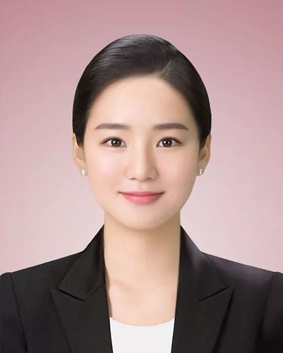 别再花钱去照相馆了证件照手机就能拍