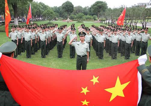 在军队中普通的义务兵兵役是两边中士是3年兵役，上士是4年的兵役|兵役|中士|义务兵_新浪新闻